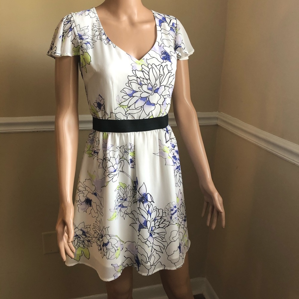 Cute chiffon dress with an accent belt